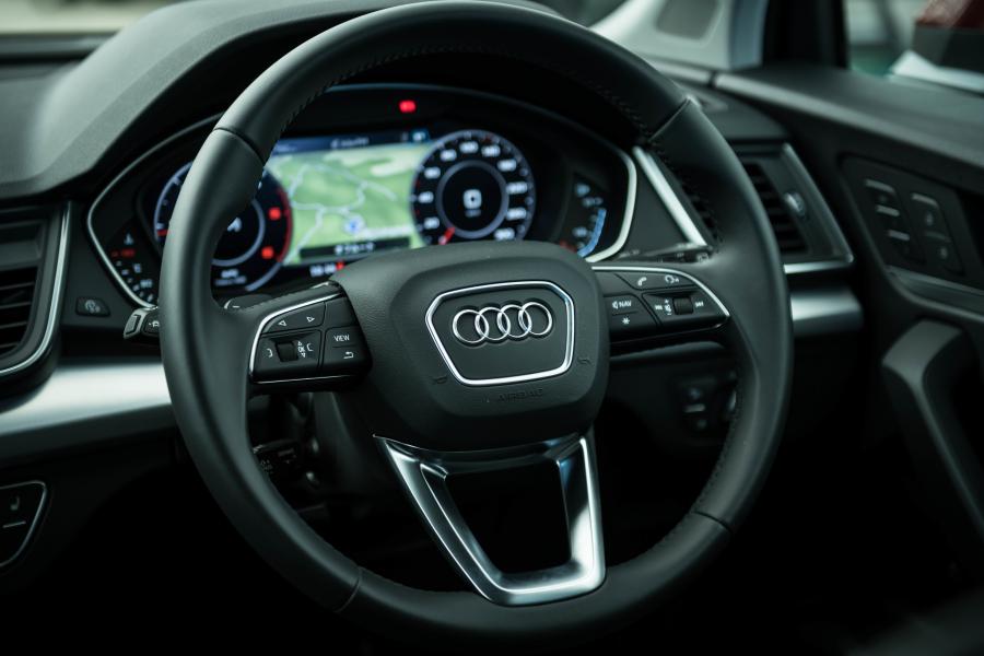 Панель приборов Audi Q5 40 TDI Quattro 2019 года  (JP) (фото 11 из 20)